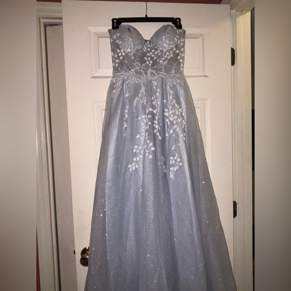 Dresses & Skirts - Elegant Strapless Corset Prom Gown in Ice Silver Blue Size 4